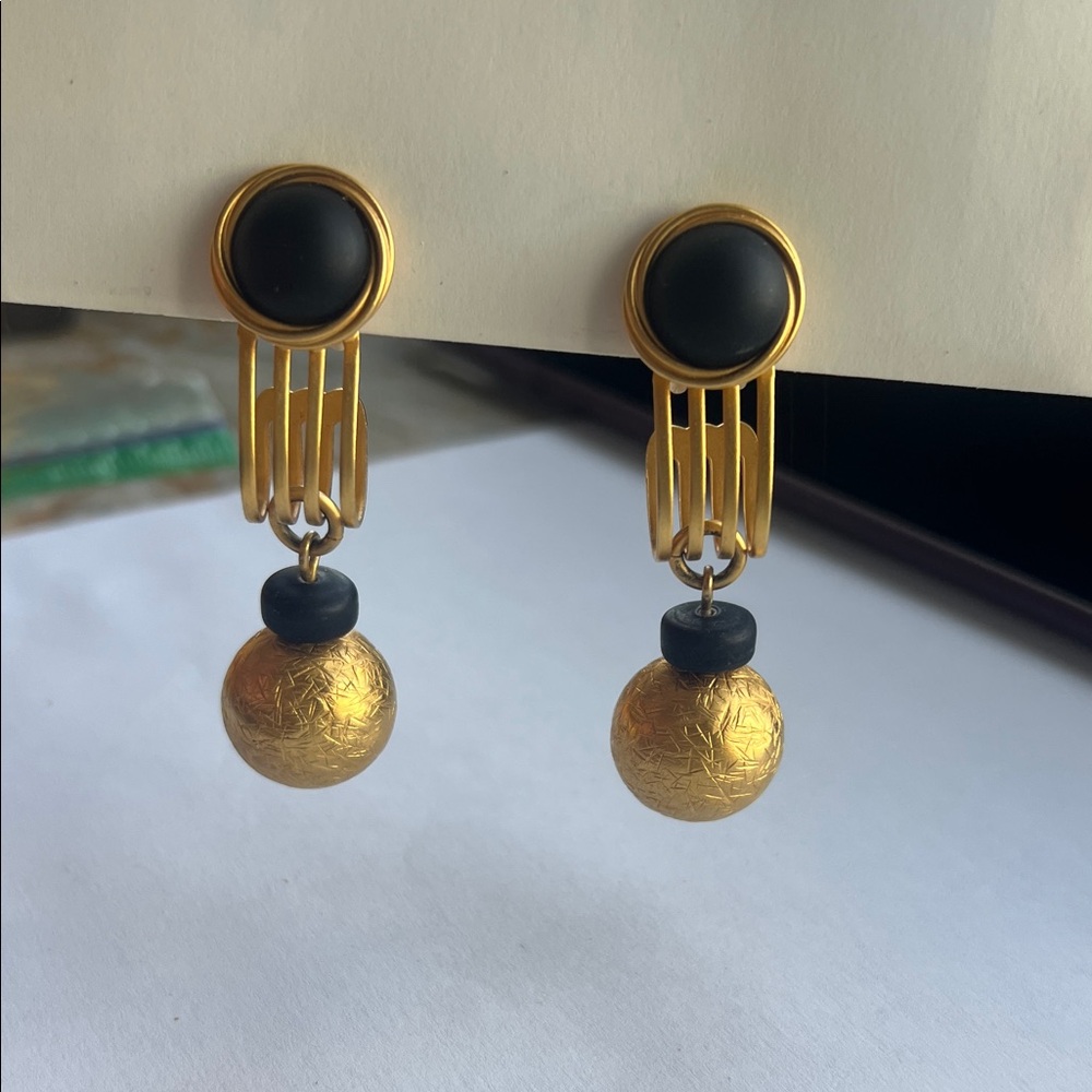 Gold Earrings by - Picture 2 of 8